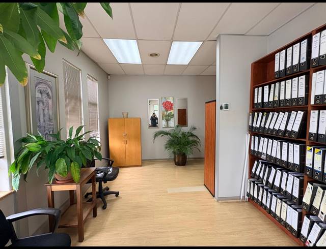 450M² OFFICE FOR SALE IN FOURWAYS
